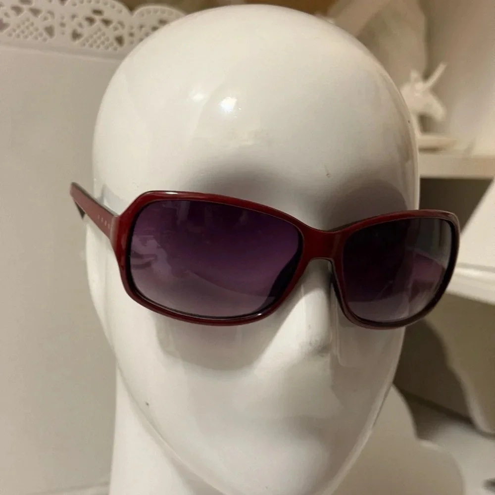 Two beautiful DOCKERS sunglasses in good condition